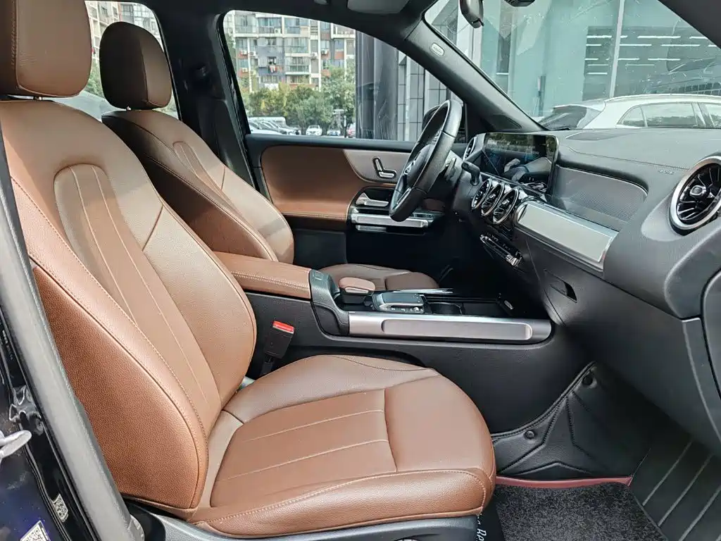 Mercedes-Benz GLB — миниатюра 14