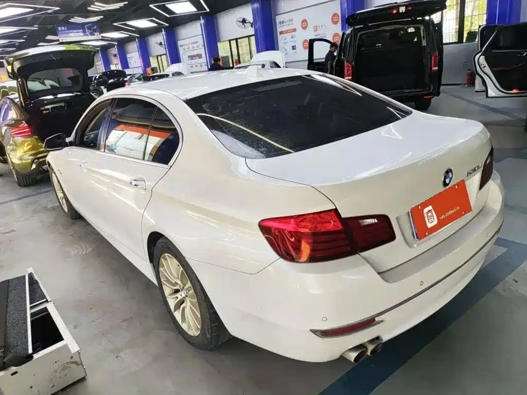 BMW 5 Series — миниатюра 3