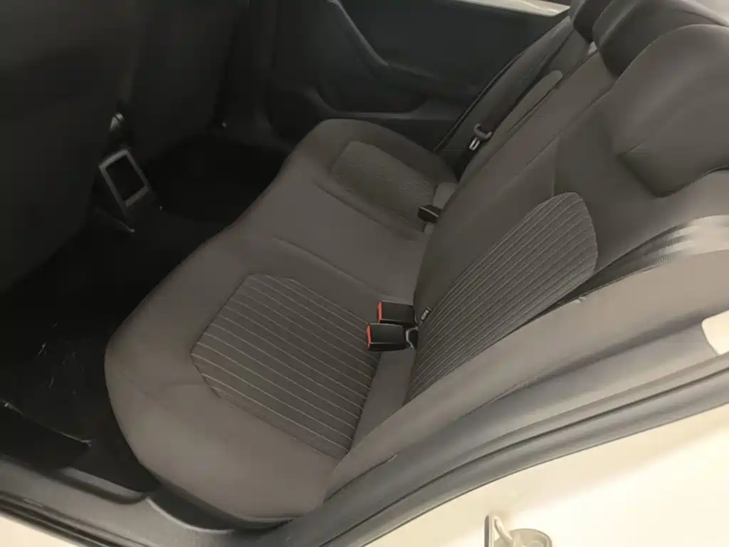 Volkswagen Jetta — миниатюра 17