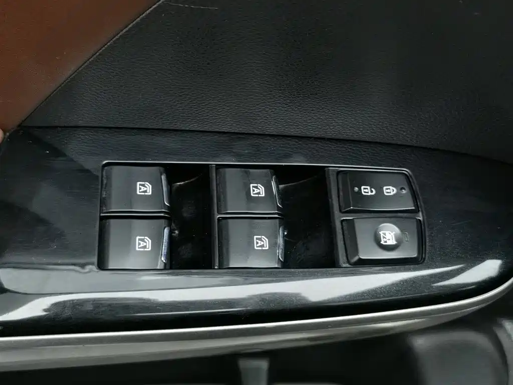 GAC GS8 2017 320T Luxury Smart Connect ( мест)