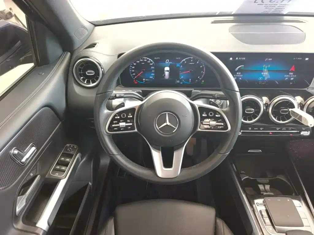 Mercedes-Benz GLB — миниатюра 11