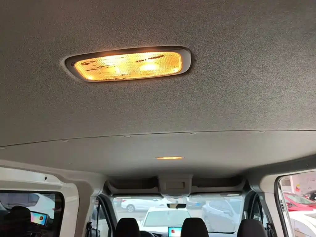 MAXUS V90 — миниатюра 18