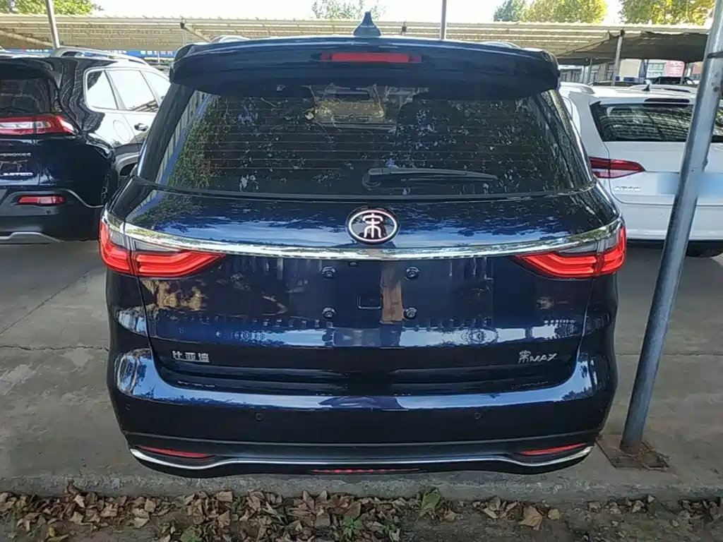 BYD MAX — миниатюра 6