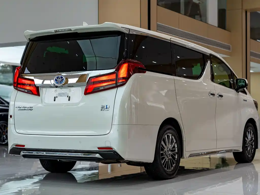 Toyota Alphard — миниатюра 13