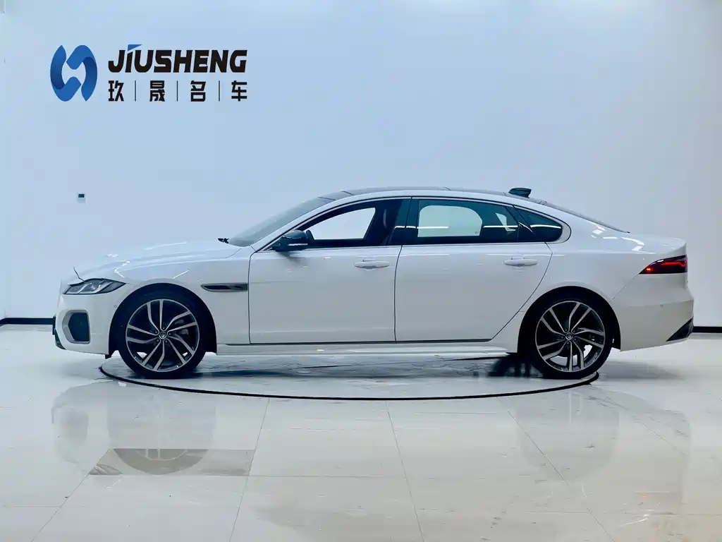 Jaguar XFL — миниатюра 3