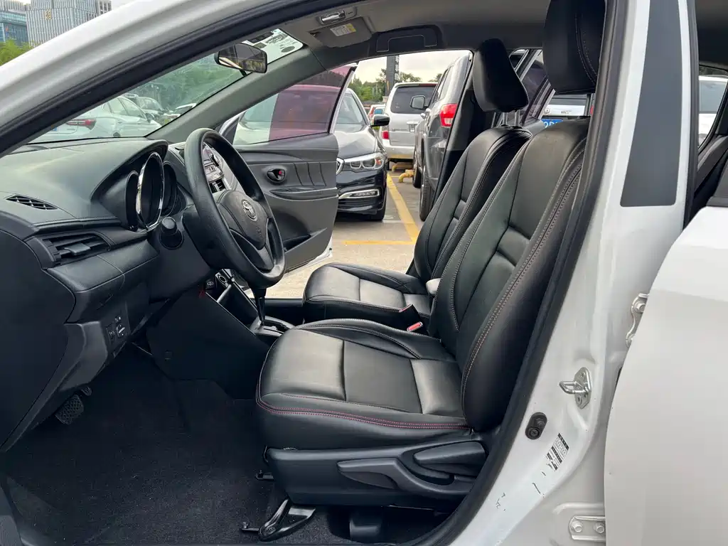 Toyota Yaris L — миниатюра 4