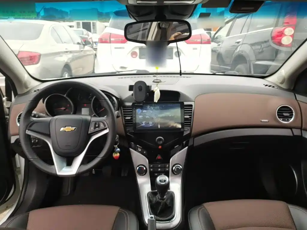 Chevrolet Cruze 2013 1.6L MT Luxury