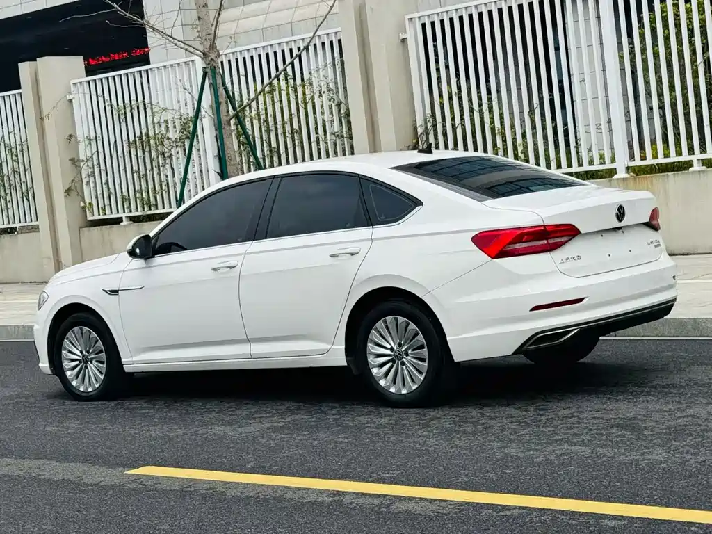 Volkswagen Lavida — миниатюра 3
