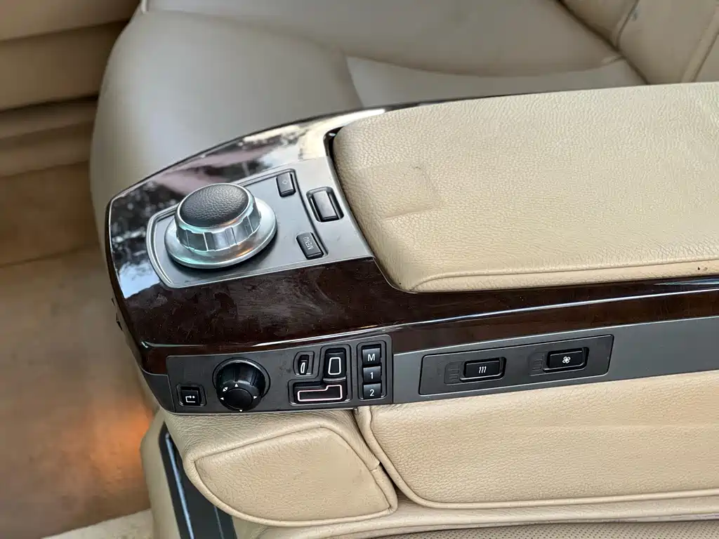 BMW 7 Series — миниатюра 16