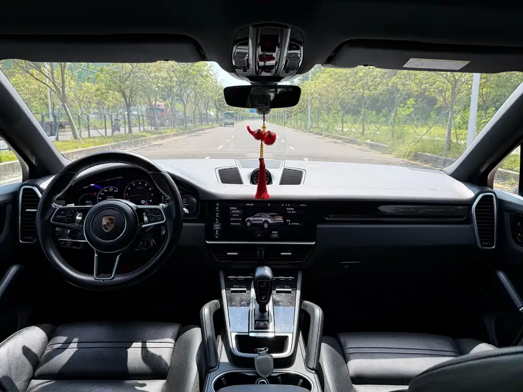 Porsche Cayenne — миниатюра 6