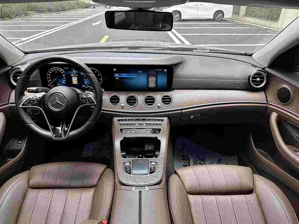 Mercedes-Benz E-Class — миниатюра 7