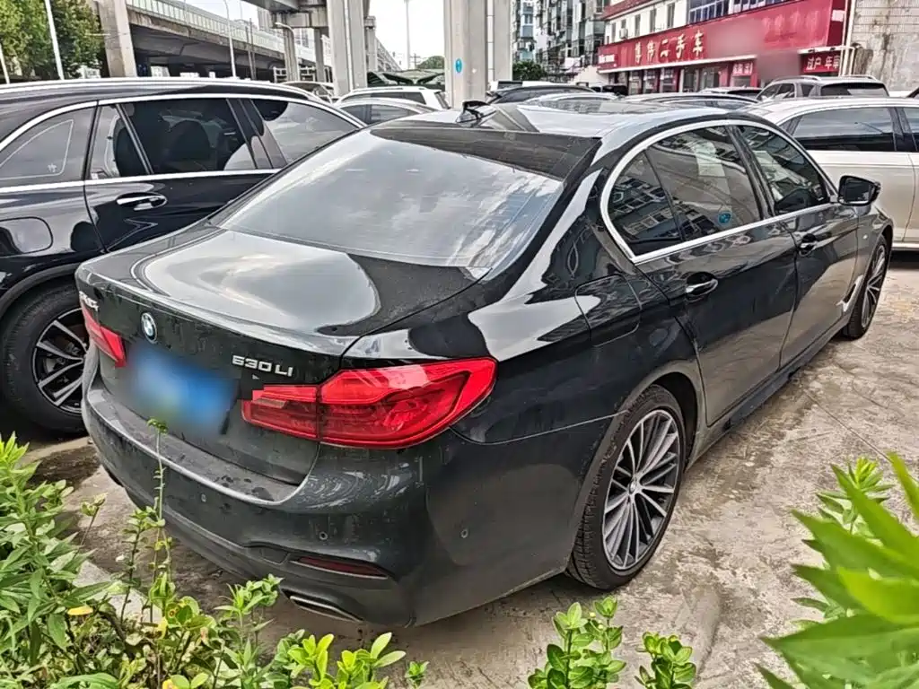 BMW 5 Series — миниатюра 7