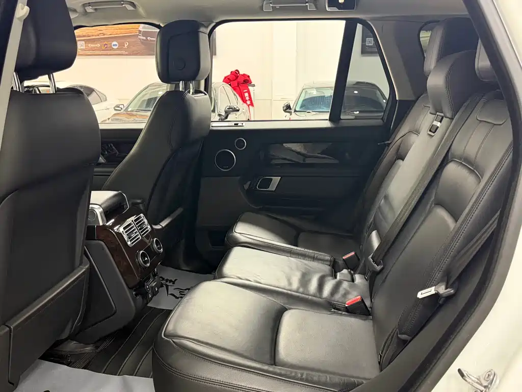 Land Rover Range Rover — миниатюра 8