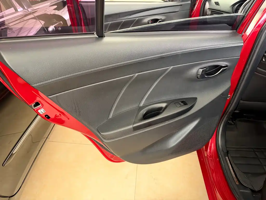 Toyota Yaris L — миниатюра 17