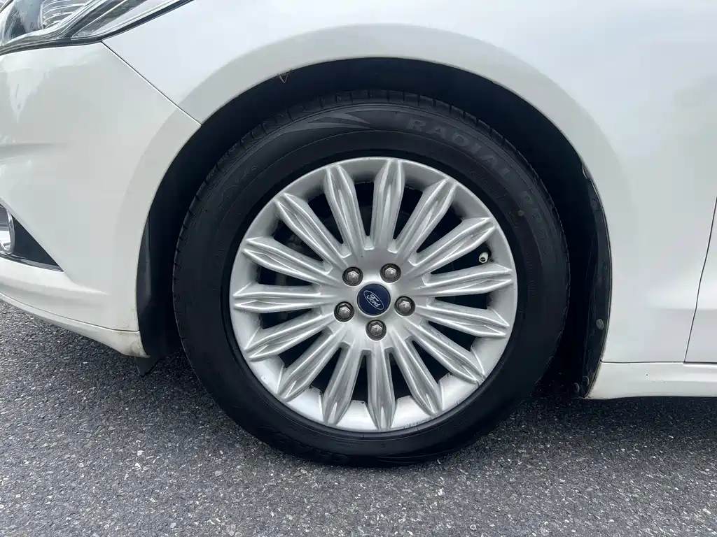 Ford Mondeo — миниатюра 9