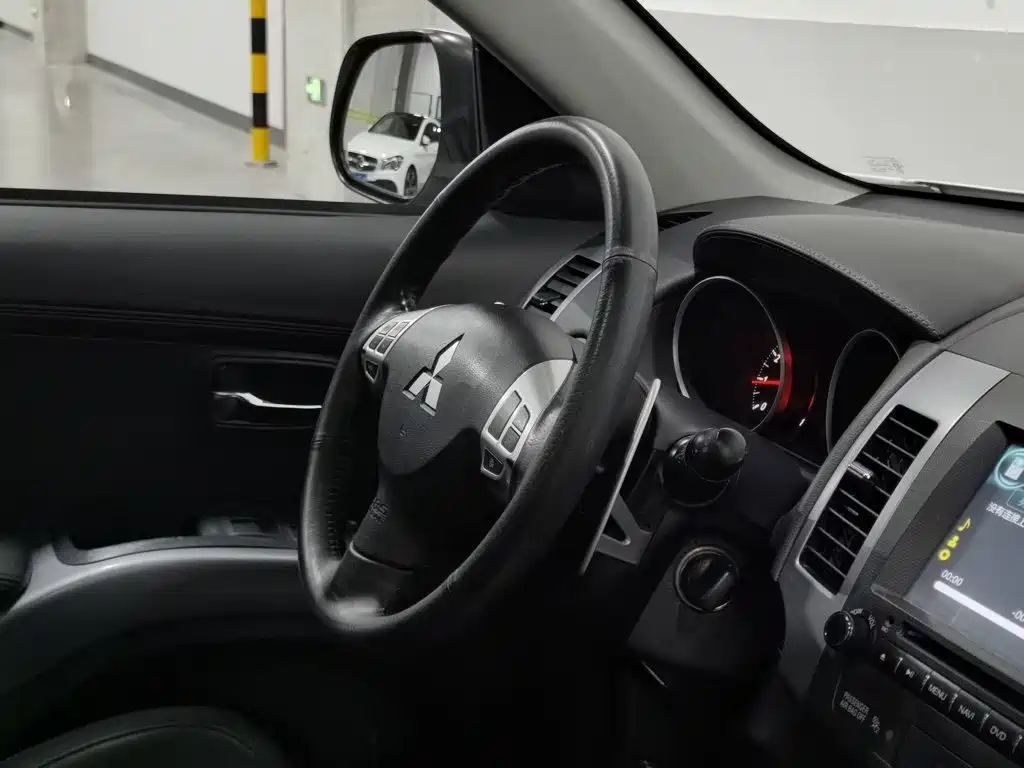 Mitsubishi Outlander (Import) — миниатюра 22