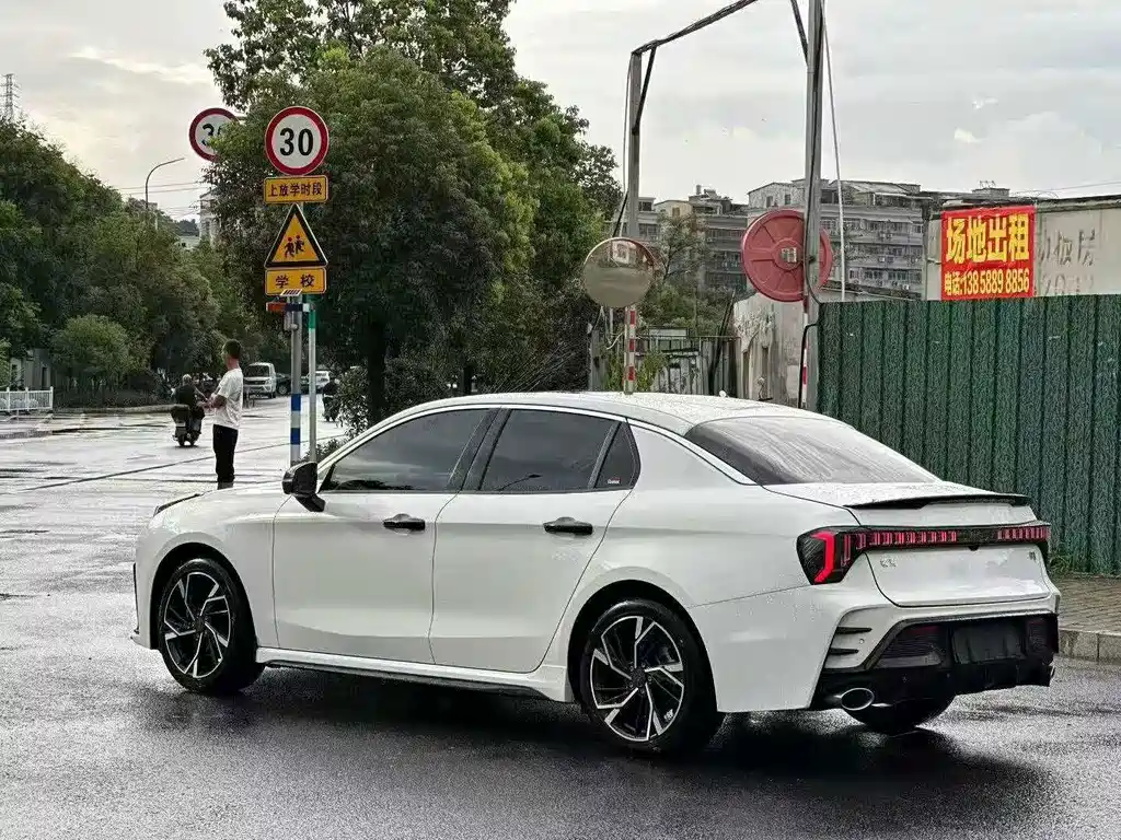 Lynk & Co 03 — миниатюра 7