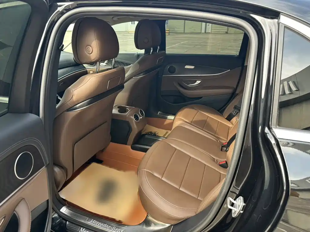 Mercedes-Benz E-Class — миниатюра 2