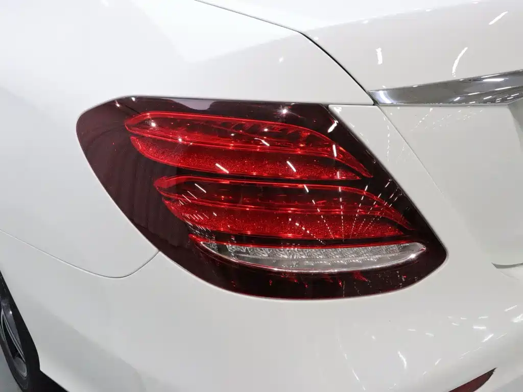 Mercedes-Benz E-Class — миниатюра 20