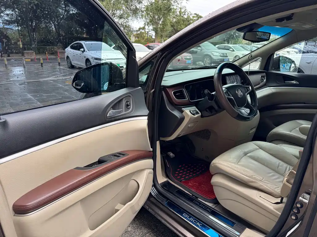 Buick GL8 — миниатюра 8