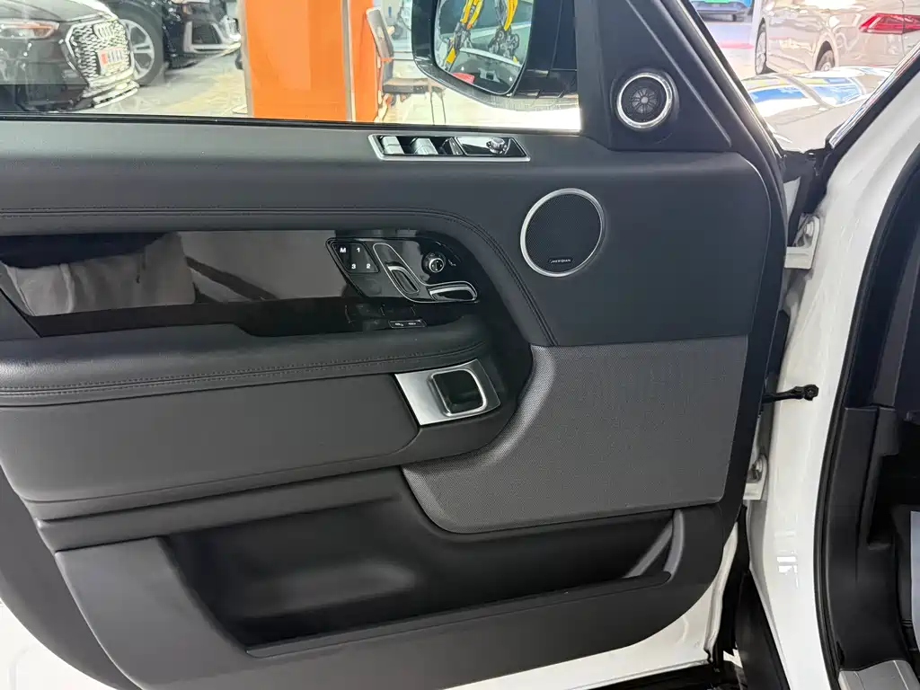 Land Rover Range Rover — миниатюра 5