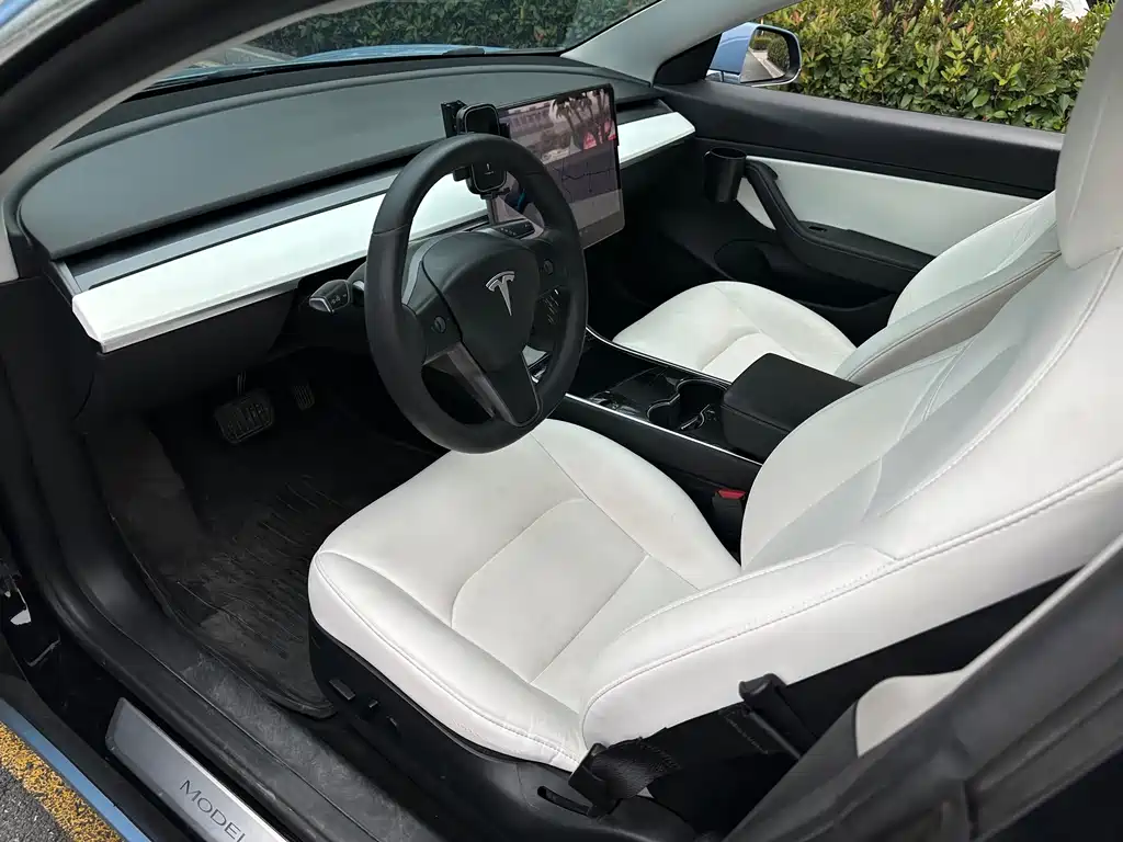 Tesla Model 3 — миниатюра 16