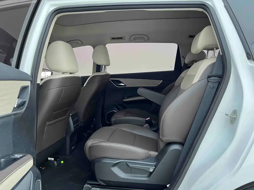 BYD MAX New Energy — миниатюра 6