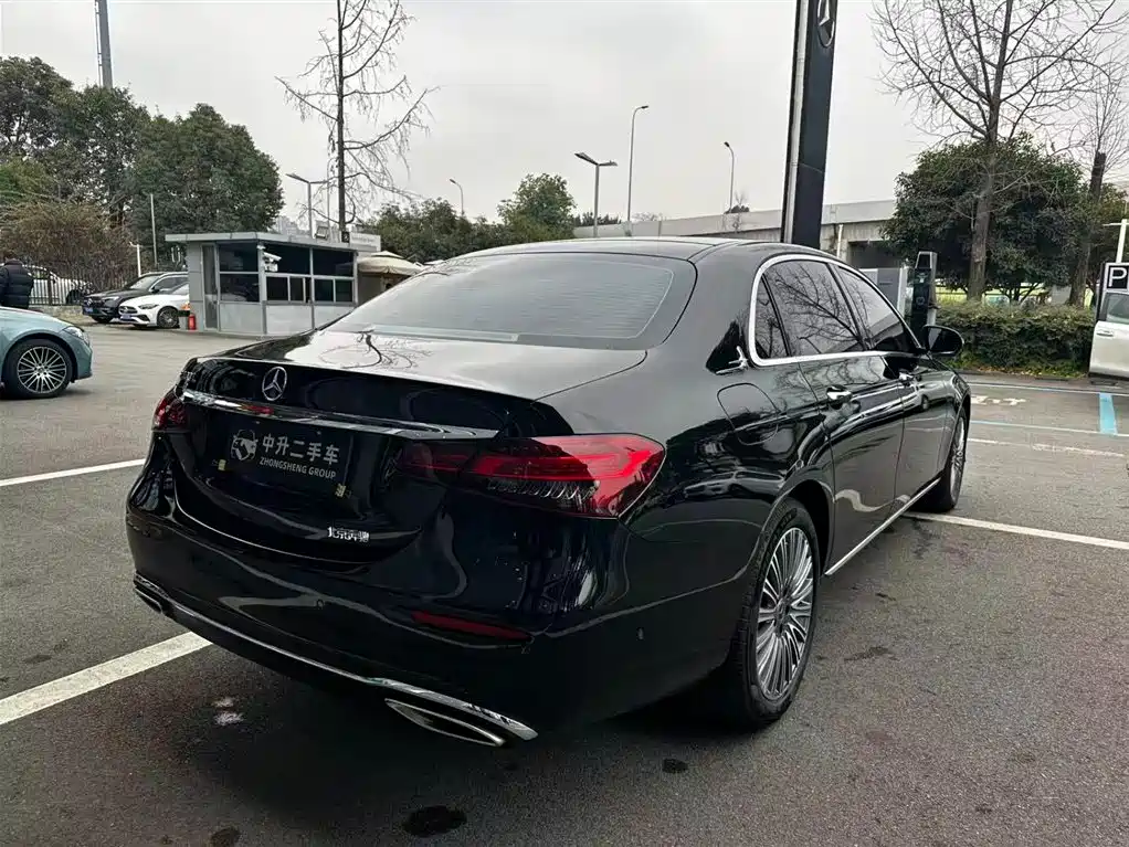 MERCEDES-BENZ E CLASS