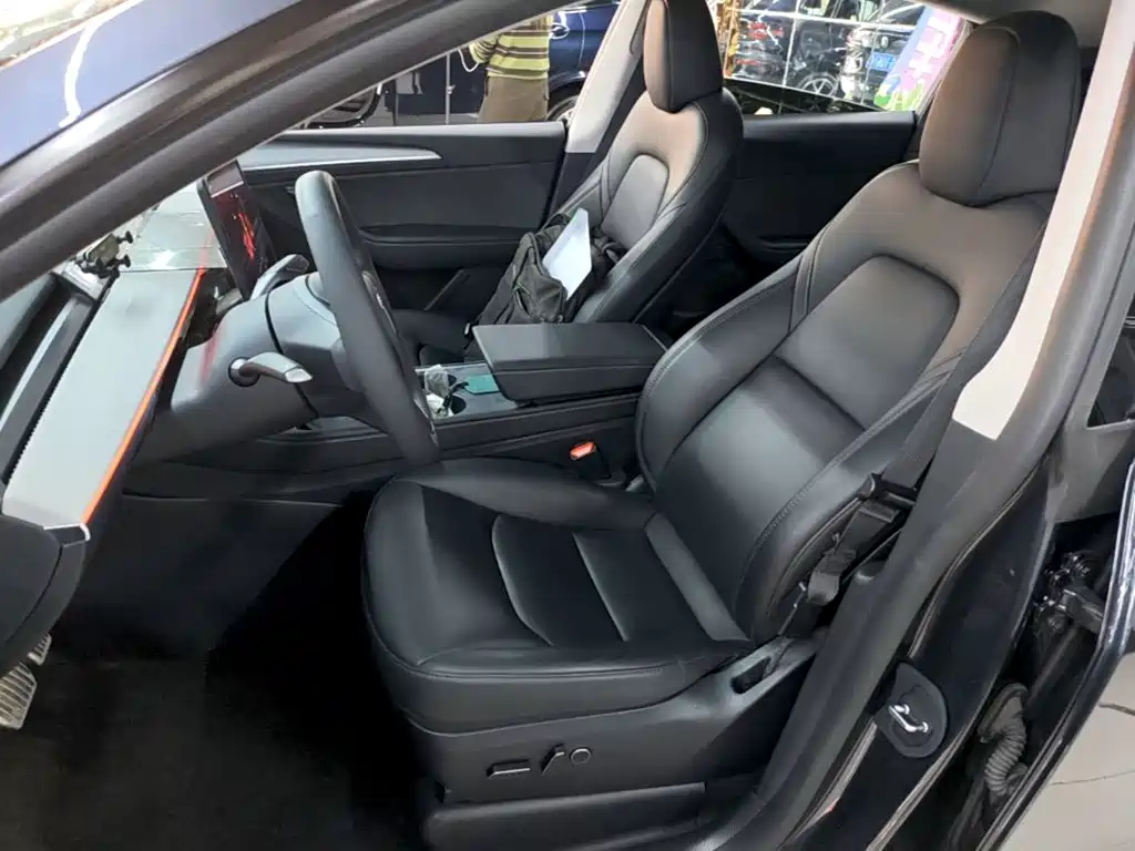 Tesla Model Y — миниатюра 15