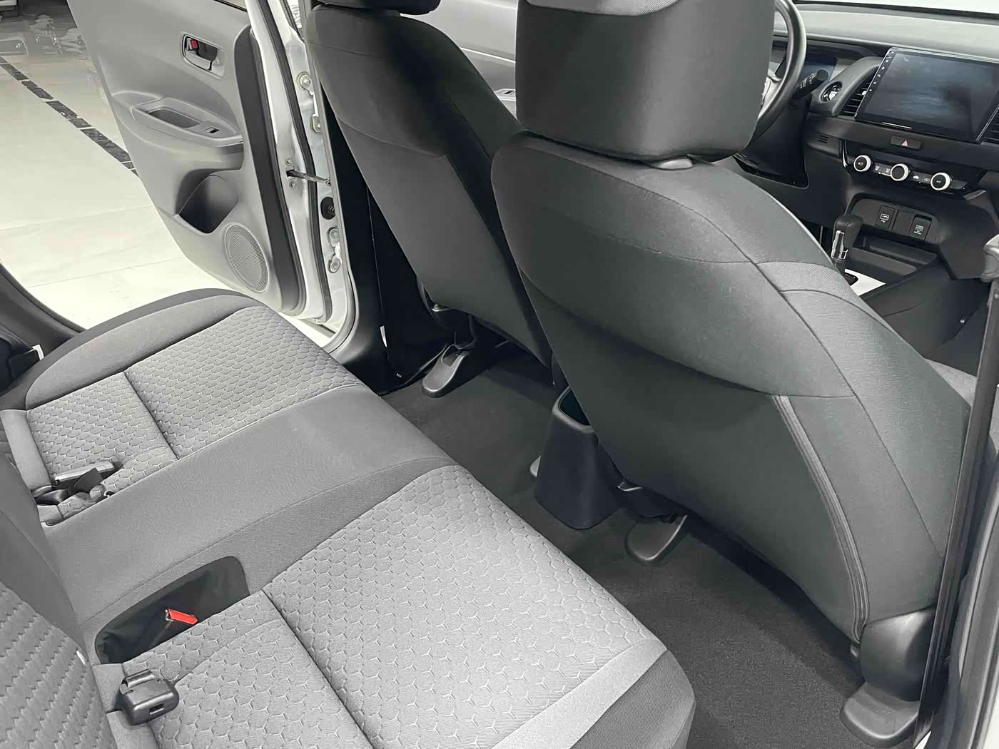 Honda Fit 1.5 л 2023 г. Белый, пробег 22000 км