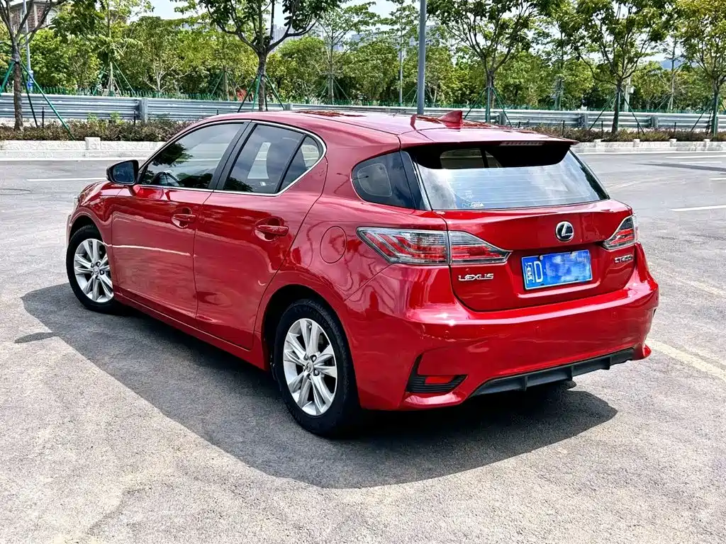 Lexus CT — миниатюра 5