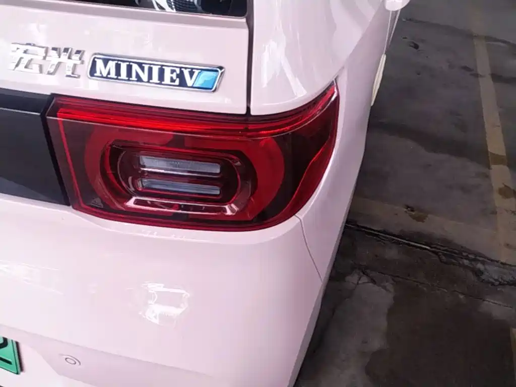 Wuling MINIEV — миниатюра 8