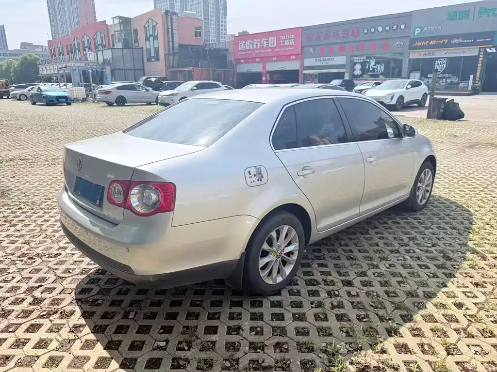 Volkswagen Sagitar 2009 2.0L AT