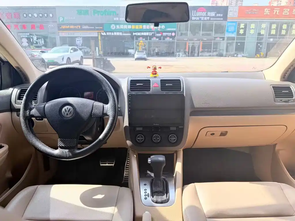 Volkswagen Sagitar 2009 2.0L AT