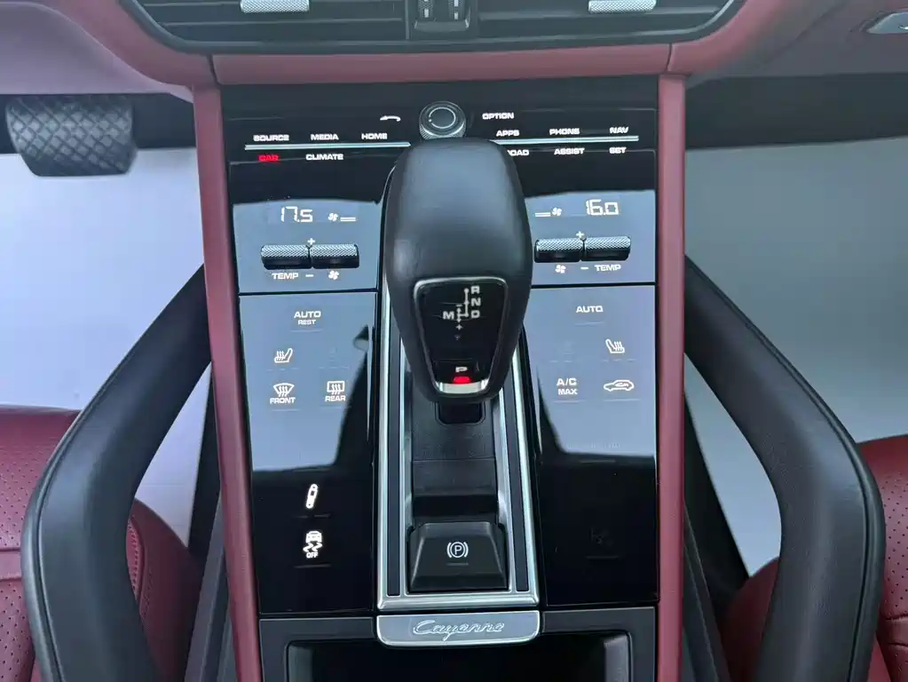 Porsche Cayenne — миниатюра 11
