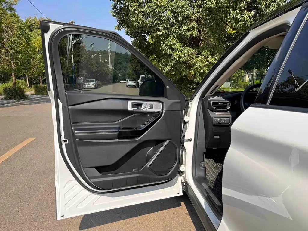 Ford Explorer — миниатюра 15