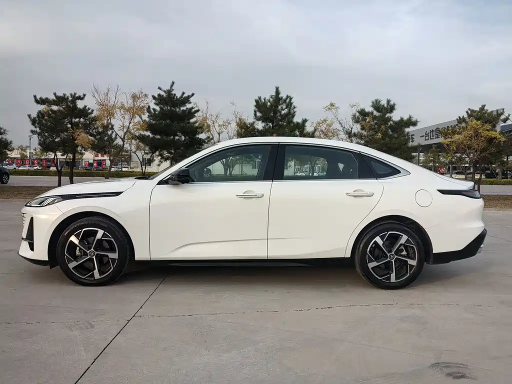 Changan Eado — миниатюра 2