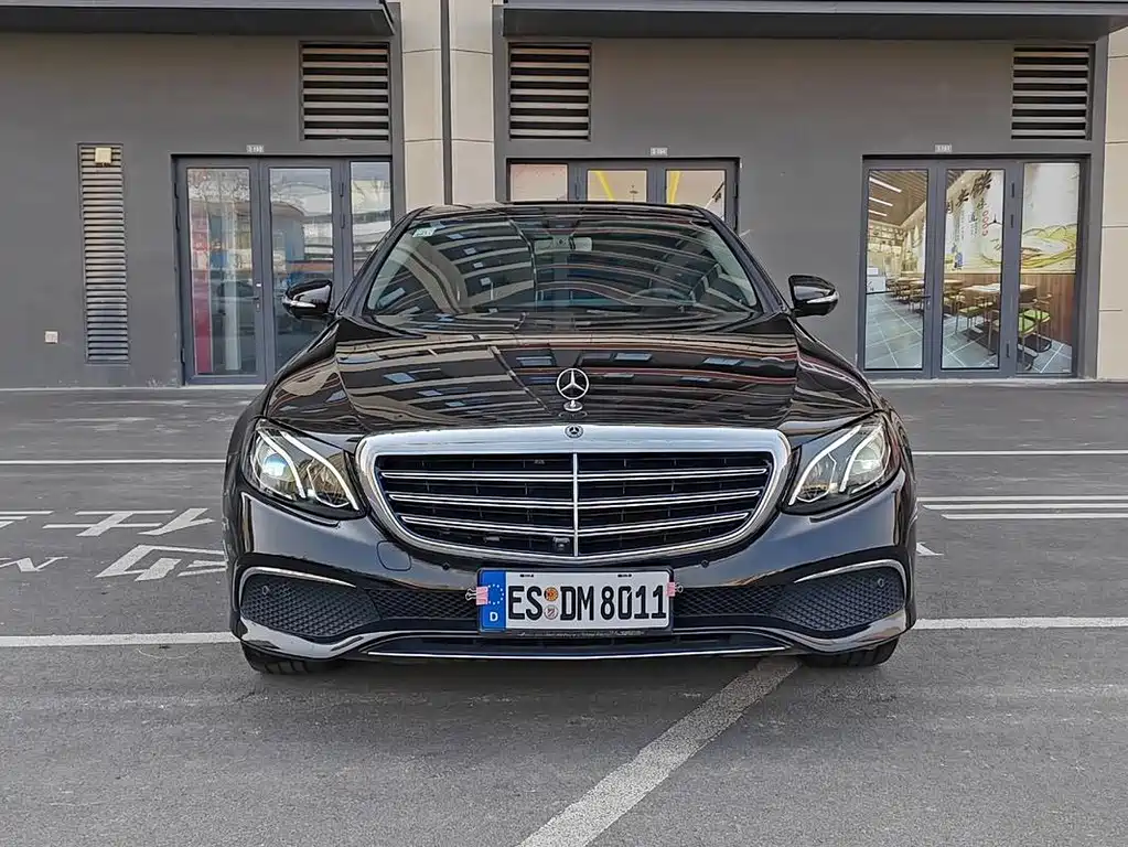 Mercedes-Benz E-Class — миниатюра 2