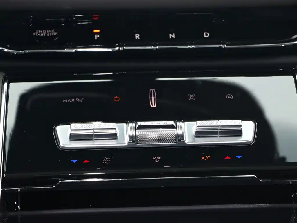 Lincoln Aviator — миниатюра 13