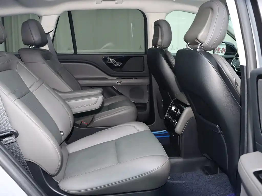 Lincoln Aviator — миниатюра 18