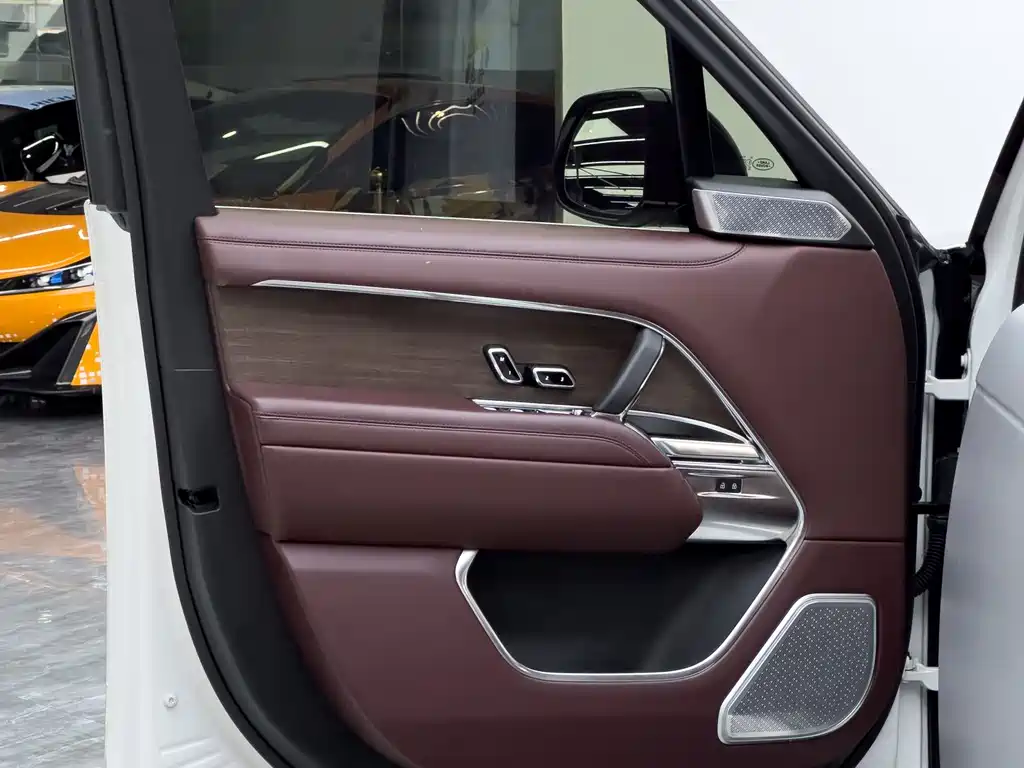 Land Rover Range Rover — миниатюра 8