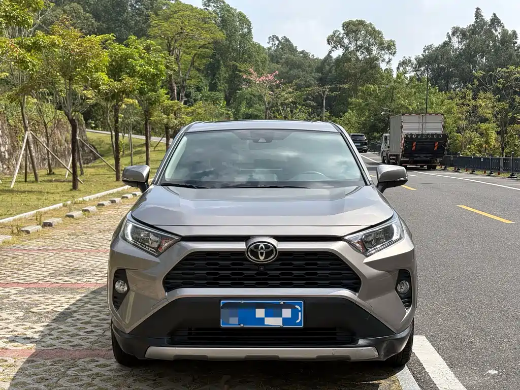 Toyota RAV4 — миниатюра 2