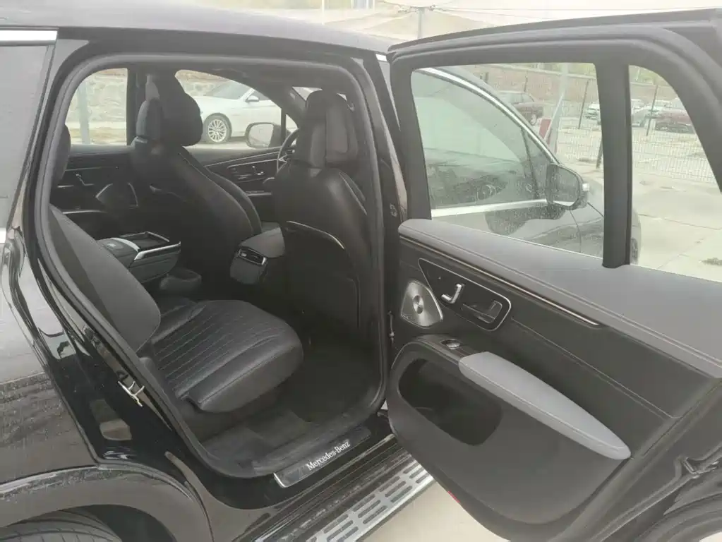 Mercedes-Benz EQS SUV — миниатюра 6