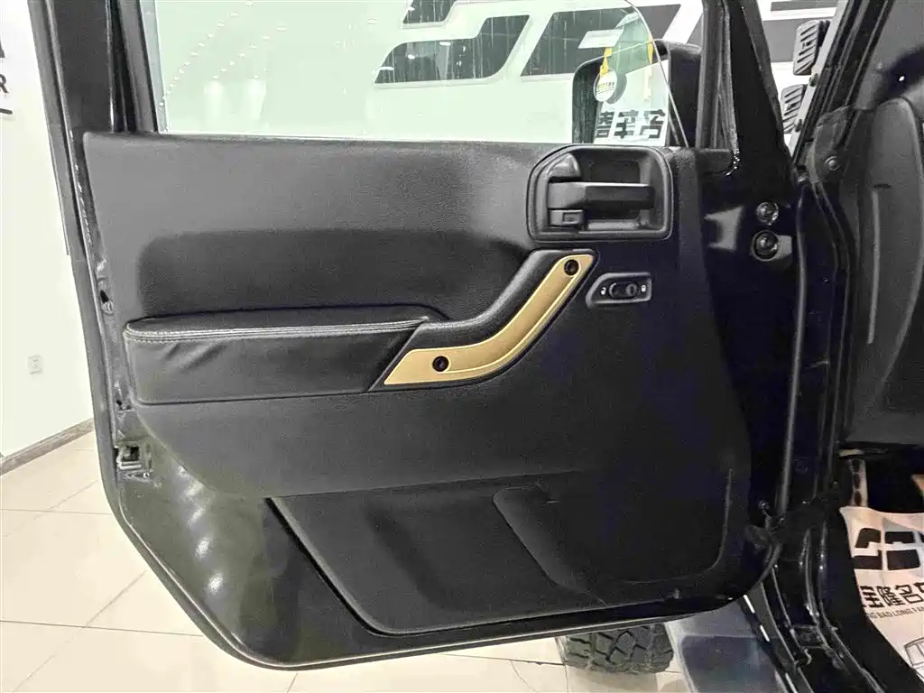 Jeep Wrangler — миниатюра 10