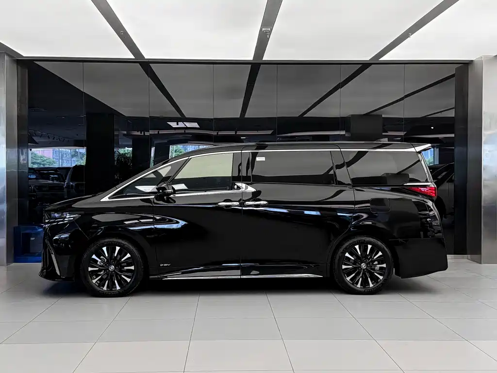 Toyota Alphard — миниатюра 3