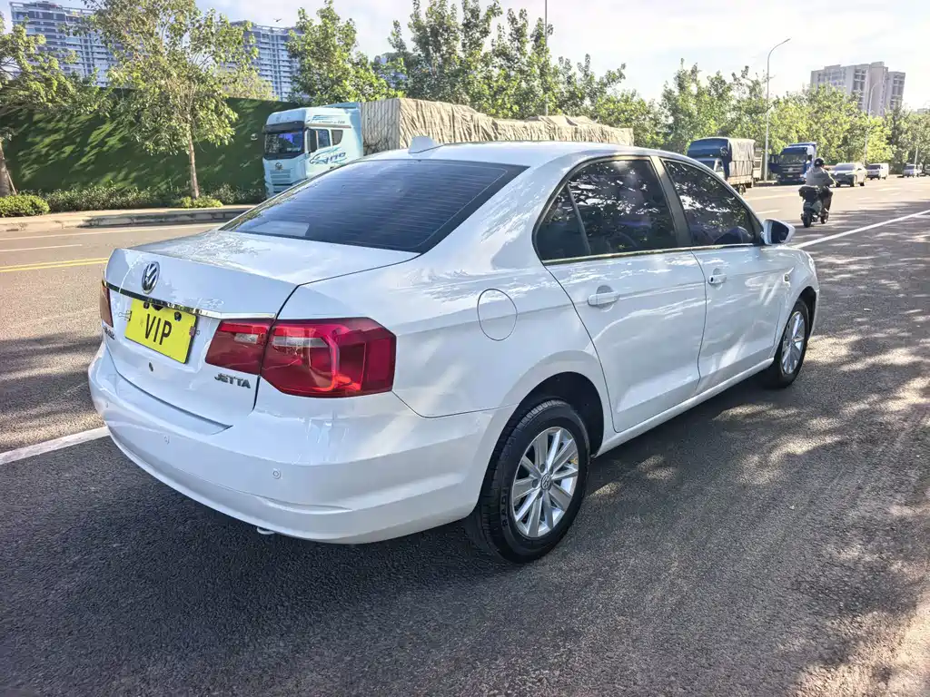 Volkswagen Jetta — миниатюра 17