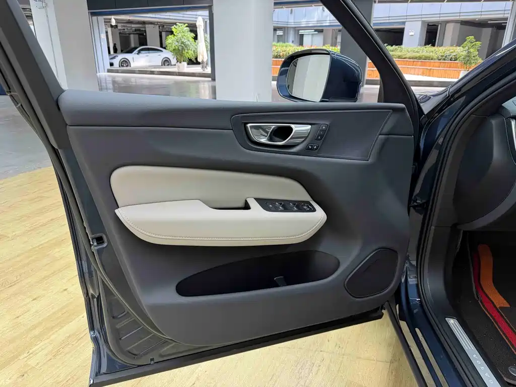 Volvo XC60 — миниатюра 9