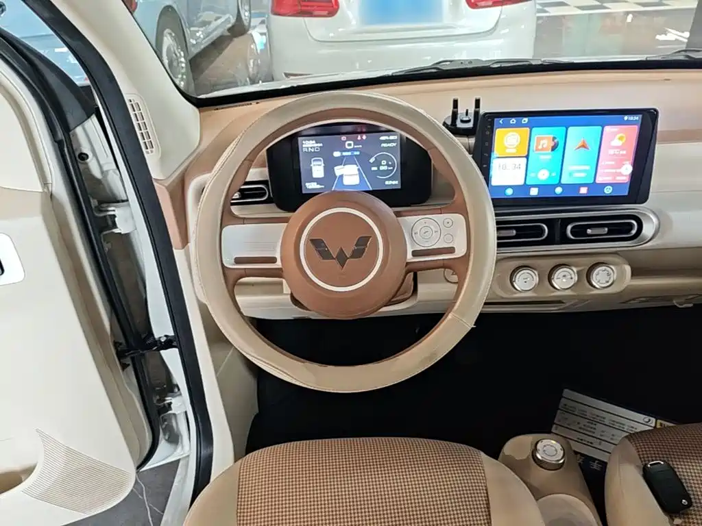 Wuling MINIEV — миниатюра 11