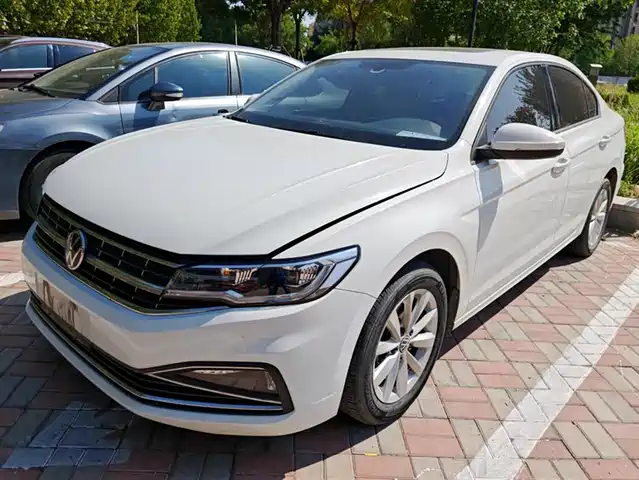 VOLKSWAGEN BORA 2022