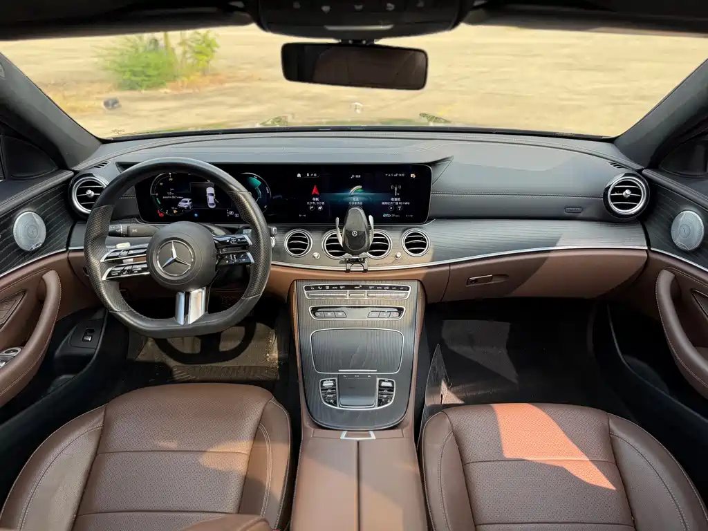 Mercedes-Benz E-Class — миниатюра 14